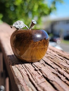 (T1) NEW 1.5" x 1.58" TIGER'S EYE APPLE